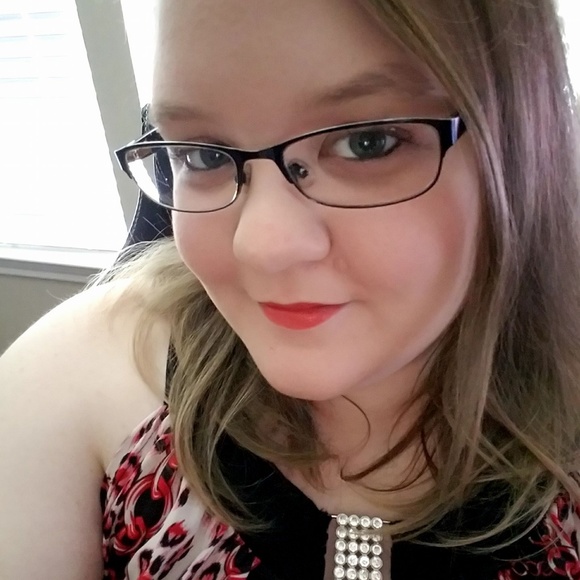 Meet your Posher, Ashley - Picture 2 of 2